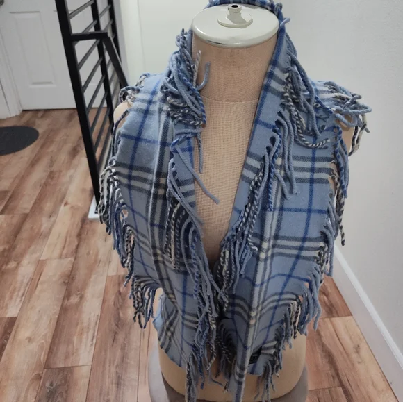 Authentic Burberry Cashmere Wrap - Picture 8 of 11